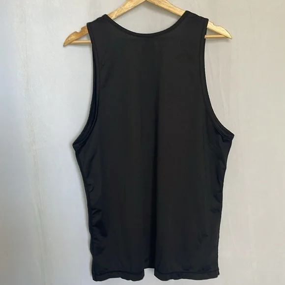 Vuori Men's Tradewind Performance Tank Top Size M Sleeveless Pocket Black EUC - Picture 6 of 10
